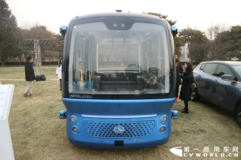阿波龙自动驾驶微型巴士