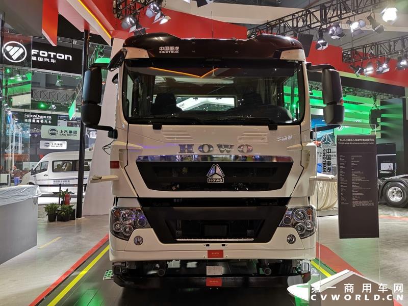 重汽T5G L4级无人驾驶纯电动牵引车