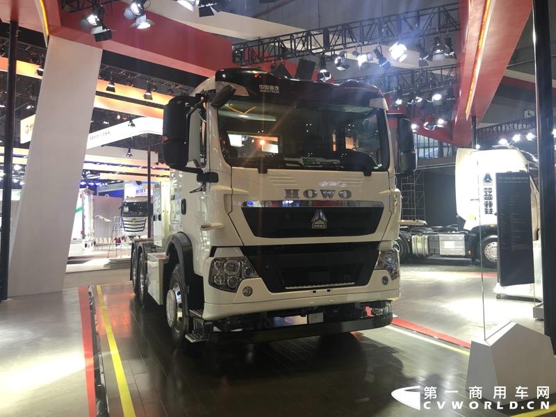 重汽T5G L4级无人驾驶纯电动牵引车
