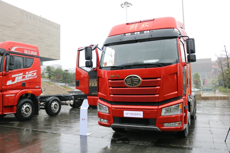 J6P 6×4 领航版牵引车