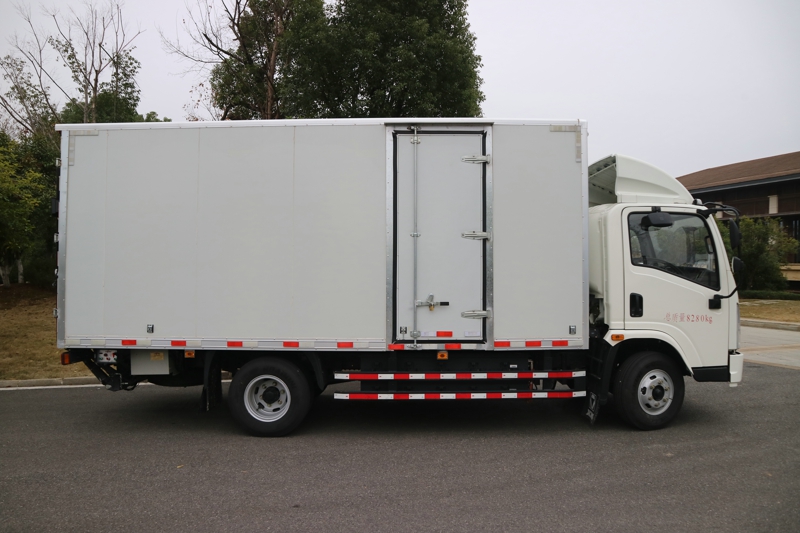 E300纯电动厢式物流车