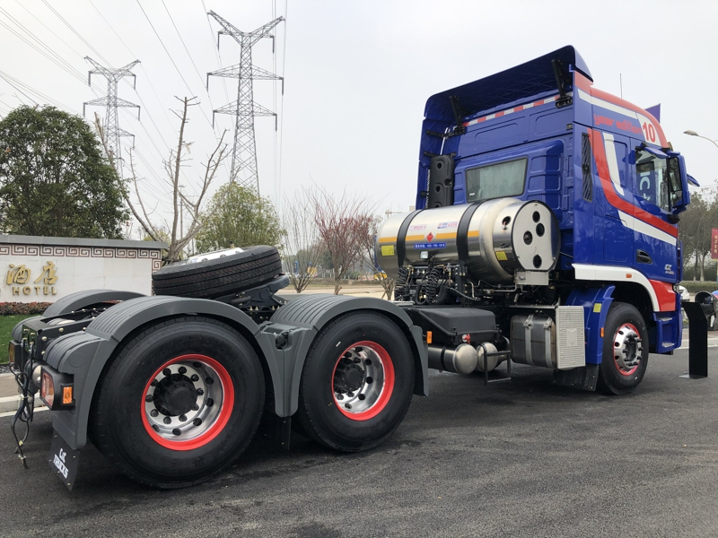 联合卡车U+ 6×4 460马力国六LNG危化品运输牵引车