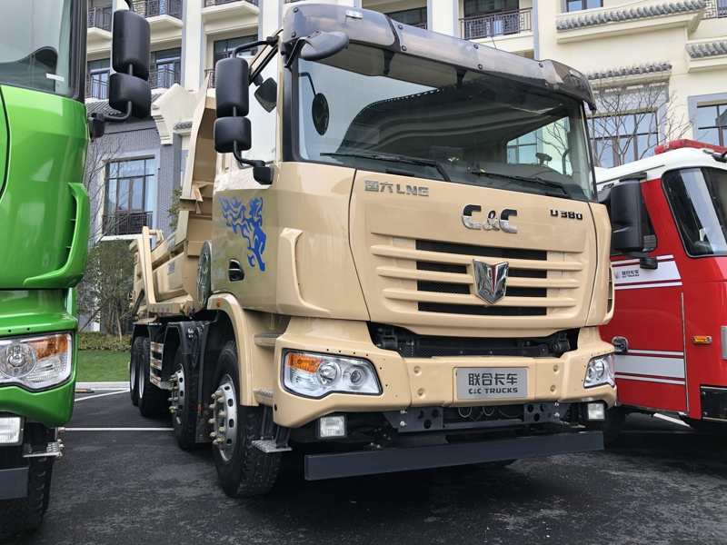 联合卡车8×4 LNG国六城建渣土车