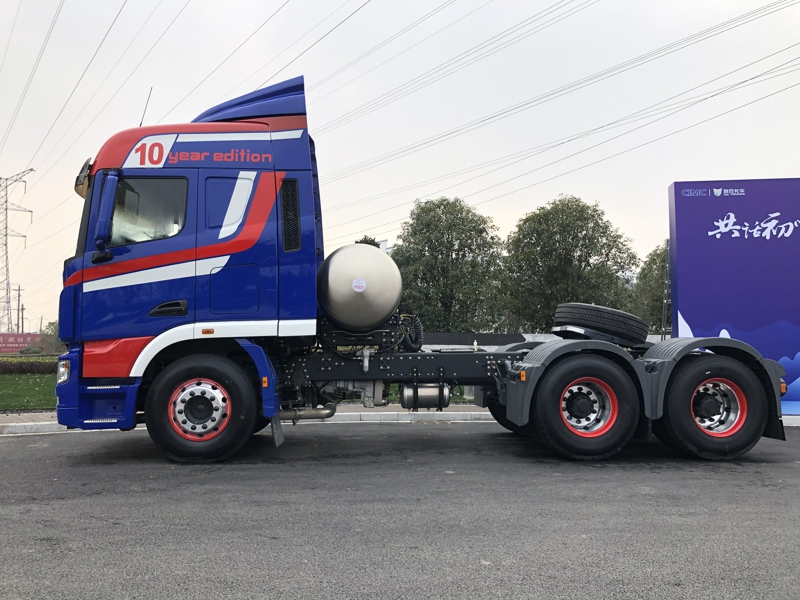联合卡车U+ 6×4 460马力国六LNG危化品运输牵引车