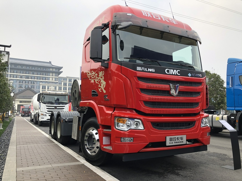 联合卡车U+ 6×4 460马力国六LNG散装水泥运输牵引车