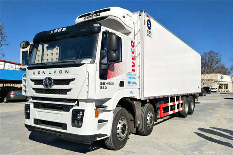 红岩杰狮C500 8X4厢式冷藏车