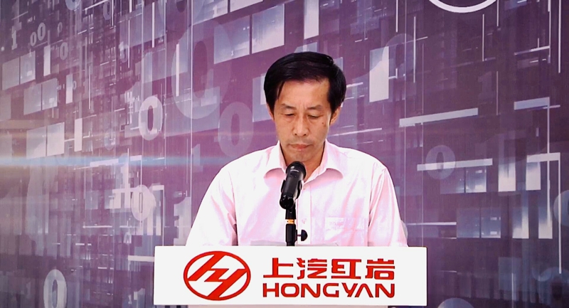 上汽红岩党委书记、副总经理夏洪彬主持签约仪式