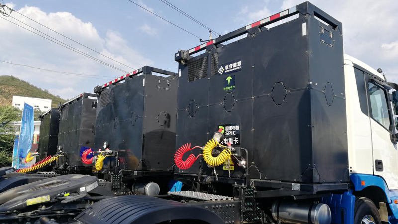 福田智蓝新能源交付的首批换电重卡为EST平台6×4半挂牵引车，搭载宁德时代磷酸铁锂电池。
