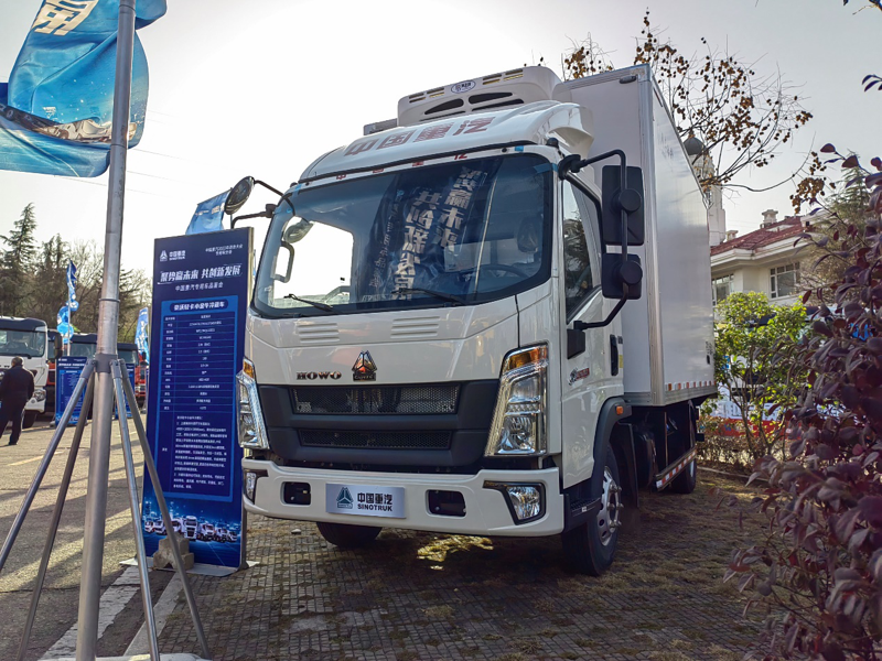 重汽HOWO轻卡小金牛冷藏车