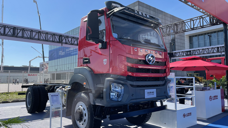 上汽红岩杰虎4×4全驱消防车