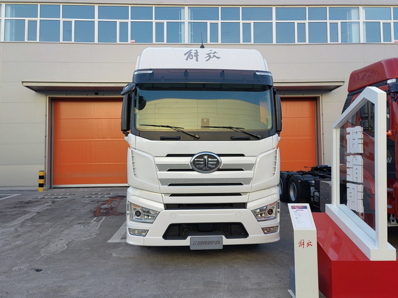 解放J7 6×4燃料电池牵引车